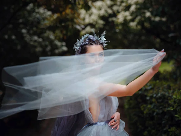 Een Mooie Vrouw Als Een Fee Nimf Die Het Park — Stockfoto