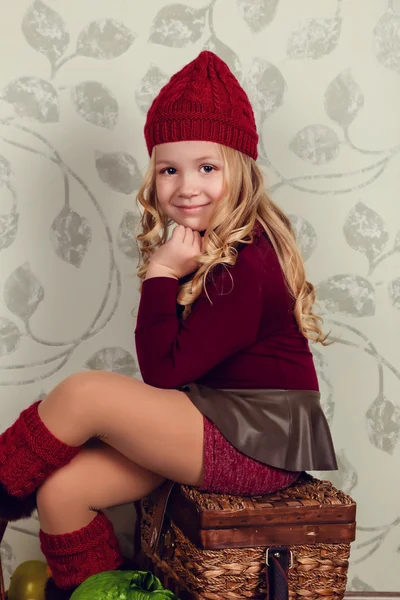 A child with a vegetable — Stock Photo, Image