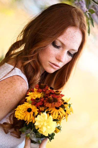 Beautiful redhair bride outdoors — Stock Fotó