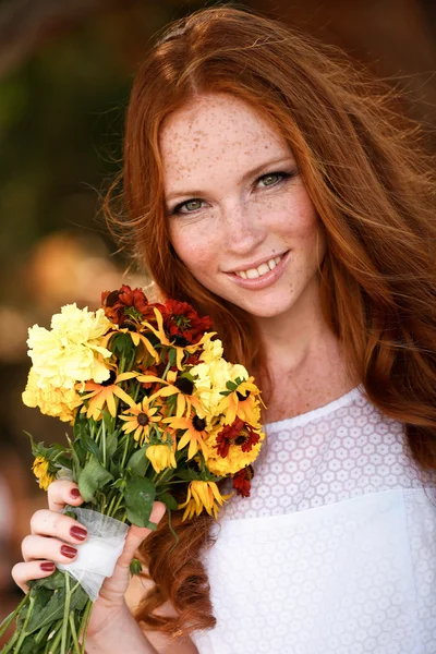 Beautiful redhair bride outdoors — Stock Fotó