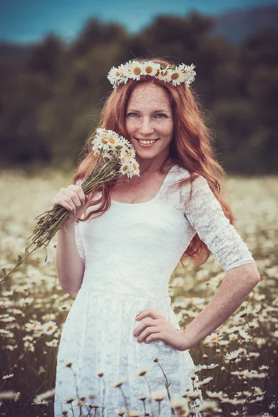 Beautiful woman enjoying field, harmony concept — 图库照片