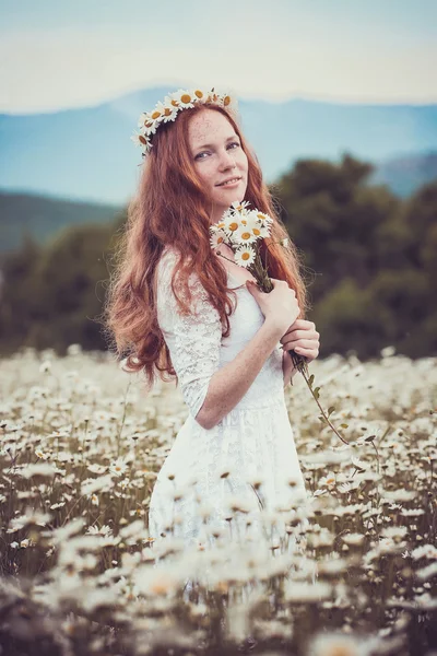 Beautiful woman enjoying field, harmony concept — 图库照片