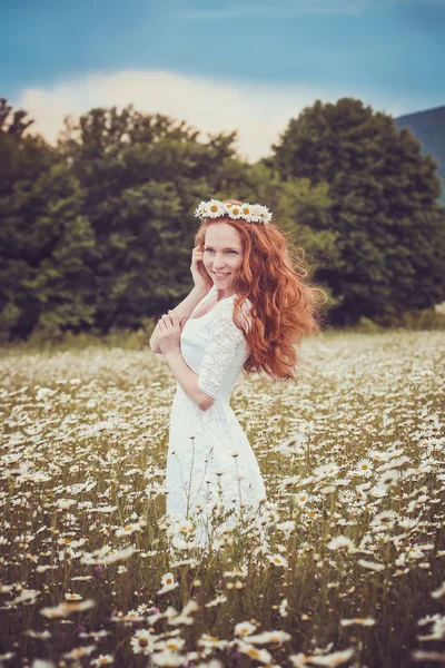 Beautiful woman enjoying field, harmony concept — Stockfoto