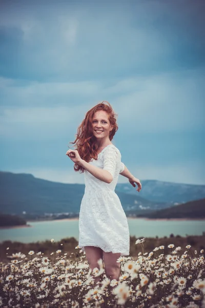 Beautiful woman enjoying field, harmony concept — 图库照片