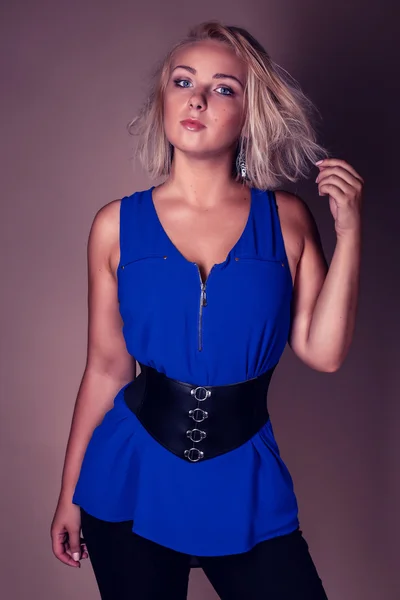 Portrait of beautiful  curly young blond woman posing in studio — ストック写真