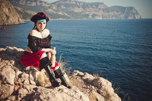 Retrato de una mujer pirata en la playa —  Fotos de Stock