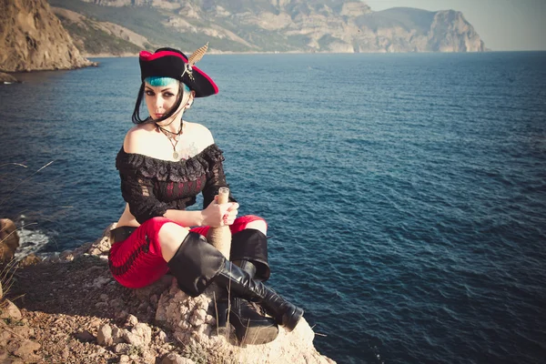 Porträt einer Piratin am Strand — Stockfoto