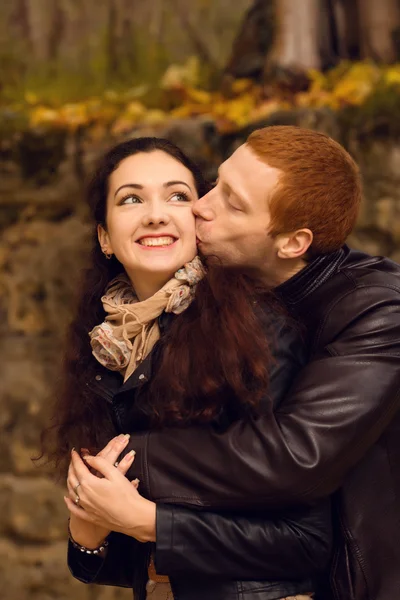 Happy young couple in love meeting on the autumn leaf — Stock Photo, Image