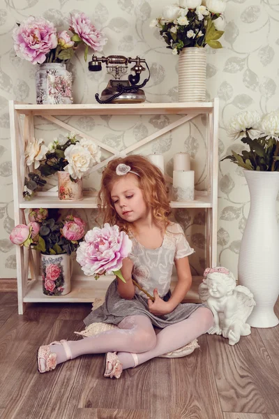 Cute little child girl with spring flowers, happy baby girl with basket of flowers. — Stock Photo, Image