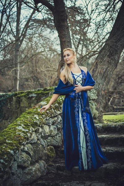 Mujer guerrera. Fantasía idea de moda . — Foto de Stock