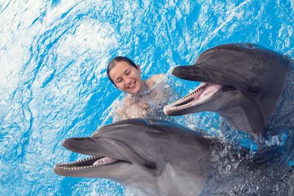 Girl swimming with Dolphin — Stock Photo, Image