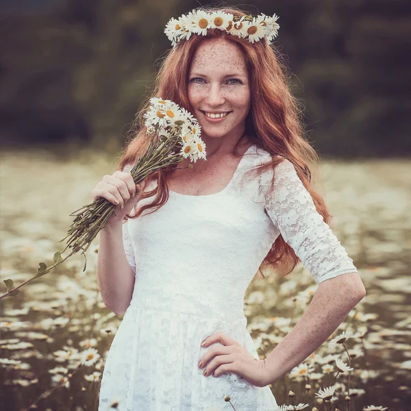 Beautiful woman enjoying field, harmony concept — 图库照片