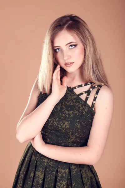 ファッション軍服で美しい女性 ストック写真 C Selenittt