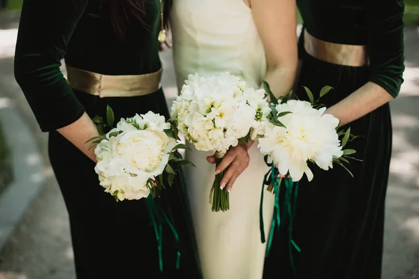 Mariage bouquet mariée amis Photos De Stock Libres De Droits