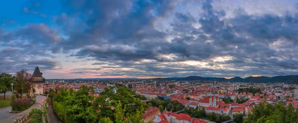 Cityscape Graz Torre Relógio Atração Turística Famosa Colina Schlossberg Graz — Fotografia de Stock