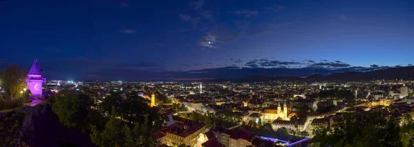 Stadsljus Graz Och Den Berömda Klocktornet Shlossberg Hill Graz Steiermark — Stockfoto