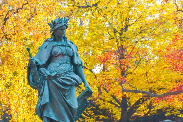 Statua Che Rappresenta Austria Nel Parco Cittadino Stadtpark Isola Verde — Foto Stock