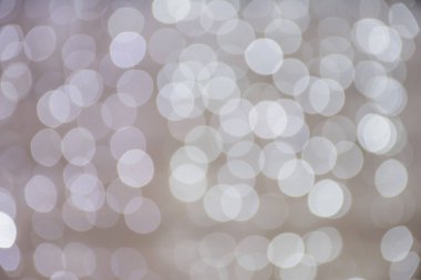 Bulanık bokeh arkaplanı. Parlak kış süslemeleri, gece..