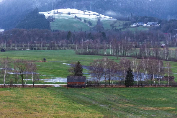 Pequena Bela Aldeia Austríaca Cercada Por Montanhas Ennstal Steiermark Áustria — Fotografia de Stock