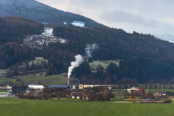 Malá Krásná Rakouská Vesnice Obklopená Horami Ennstalu Steiermark Rakousko — Stock fotografie