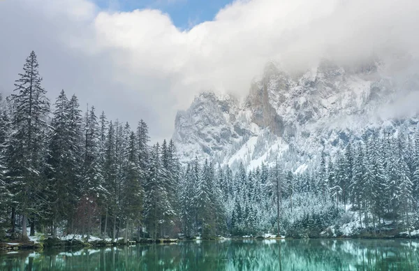 Increíble Paisaje Invernal Con Montañas Nevadas Aguas Cristalinas Del Lago — Foto de Stock