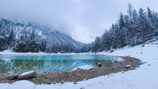 Increíble Paisaje Invernal Con Montañas Nevadas Aguas Cristalinas Del Lago — Foto de Stock
