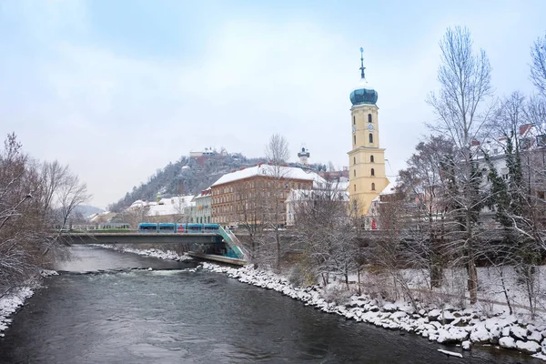 Graz Österreich Dezember 2020 Mur Franziskanerkirchenturm Und Berühmter Uhrturm Hintergrund — Stockfoto