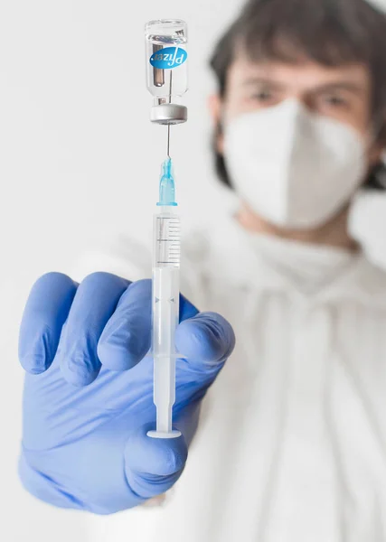 Graz Austria 2021 Dokter Memegang Botol Vaksin Dan Jarum Suntik — Stok Foto