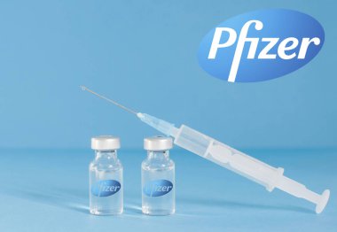 Graz, Avusturya-26.01.2021: Pfizer-BioNTech COVID-19 aşısı ile dünya çapında salgın aşısı, koronavirüs için toplu aşının başlaması, dünya bağışıklık fotoğrafı.