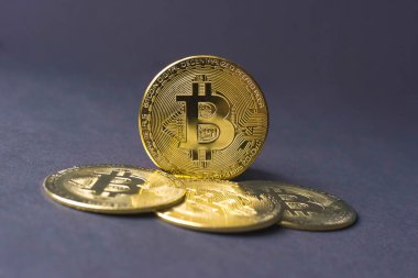 Bitcoin BTC kripto altın paralar, yeni sanal para konsepti. Madencilik ya da engelleme teknolojisi