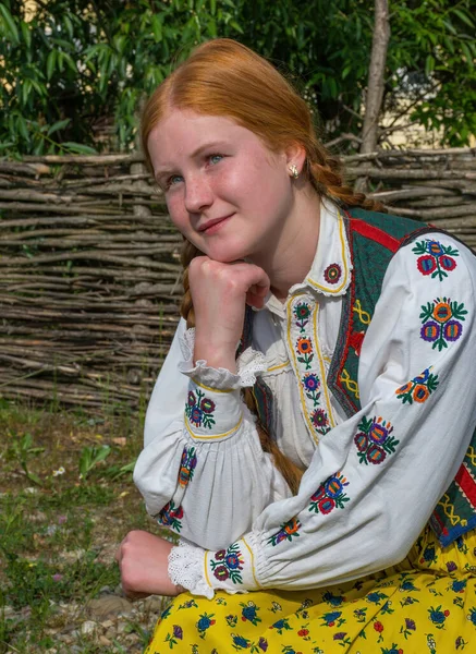 Salaj Transilvânia Romênia Maio 2018 Linda Garota Sardenta Com Cabelos — Fotografia de Stock