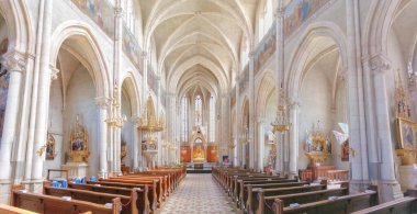 Neogotik tarzda tasarlanmış ve Avusturya 'nın Styria bölgesindeki en büyük kilise olan İsa' nın Kutsal Kalbi Kilisesi 'nin (Herz Jesu Kirche) güzel iç mimarisi.