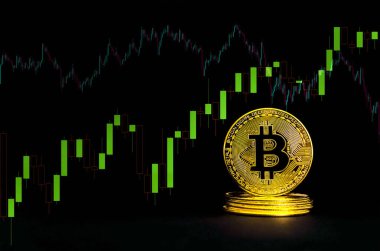 Bitcoin BTC kripto altın sikkeler siyah arka planda, yeni sanal para konsepti. Madencilik ya da engelleme teknolojisi