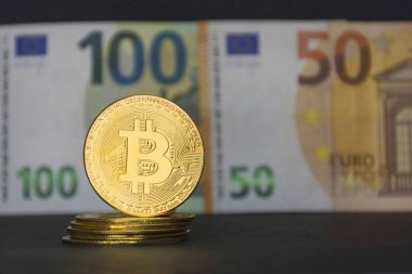 Yeni sanal para Bitcoin BTC şifreleme altın sikkeleri ve Euro para birimi, seçici odak