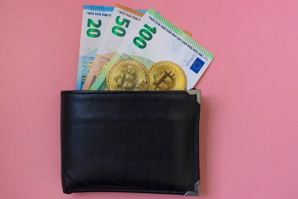 Cartera Cuero Negro Con Moneda Euro Monedas Oro Bitcoin Btc —  Fotos de Stock