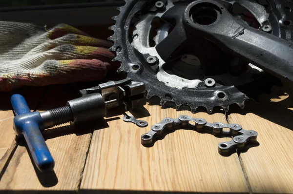 araçları ve bölümleri onarım için bir bisiklet