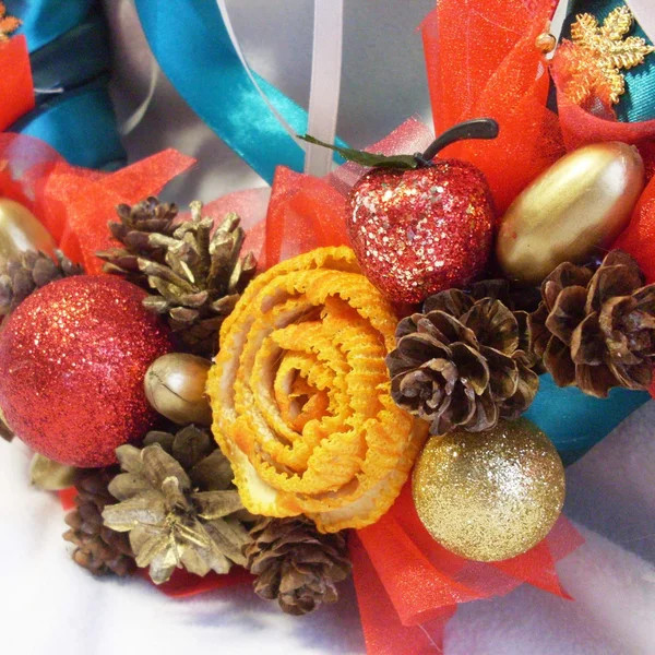 Christmas wreath on the door of handmade — Stock Photo, Image