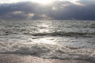 Akşam deniz wawes yıkanmış dock