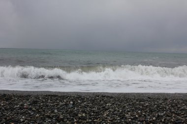 Plaj kışın taşlarla