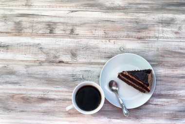 çikolata kumlama ile büyük çikolatalı kek