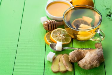 Limonlu ve ballı zencefilli çay