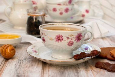 Limonlu ve ballı zencefilli çay