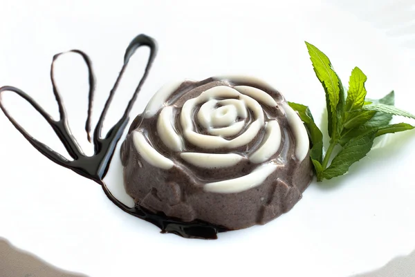 Chocolate panna cotta in the shape of roses — Stock Photo, Image