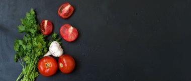 Taze organik sebze ve otlar ile çerçeve