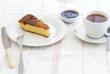 süzme peynirli güveç parça 