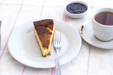 süzme peynirli güveç parça 