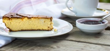 süzme peynirli güveç parça 