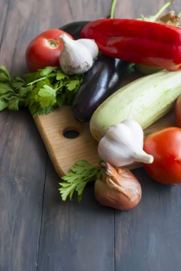 Çeşit çeşit taze sebze ratatu - biber, patlıcan, kabak, 