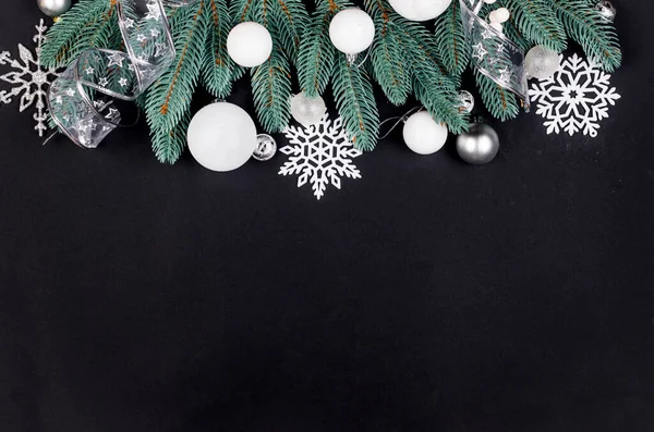 Fondo Navidad Año Nuevo Decoraciones Blancas Con Abeto Sobre Fondo — Foto de Stock