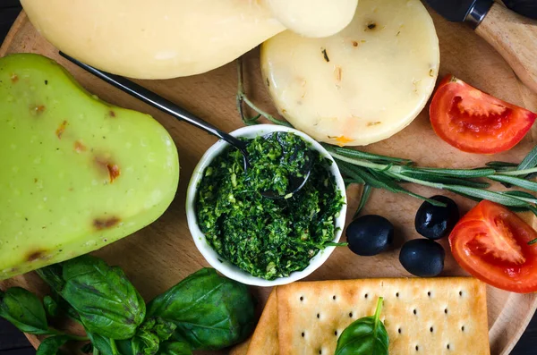 Homemade Cheese Head Pesto Basil Old Dark Wooden Board Glass — Stock Photo, Image